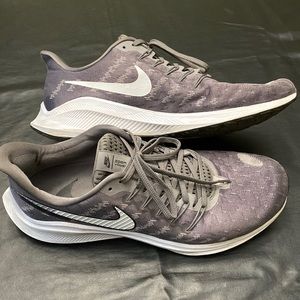 Mens size 11.5 Nike Air Zoom Vomero 14 Grey-white